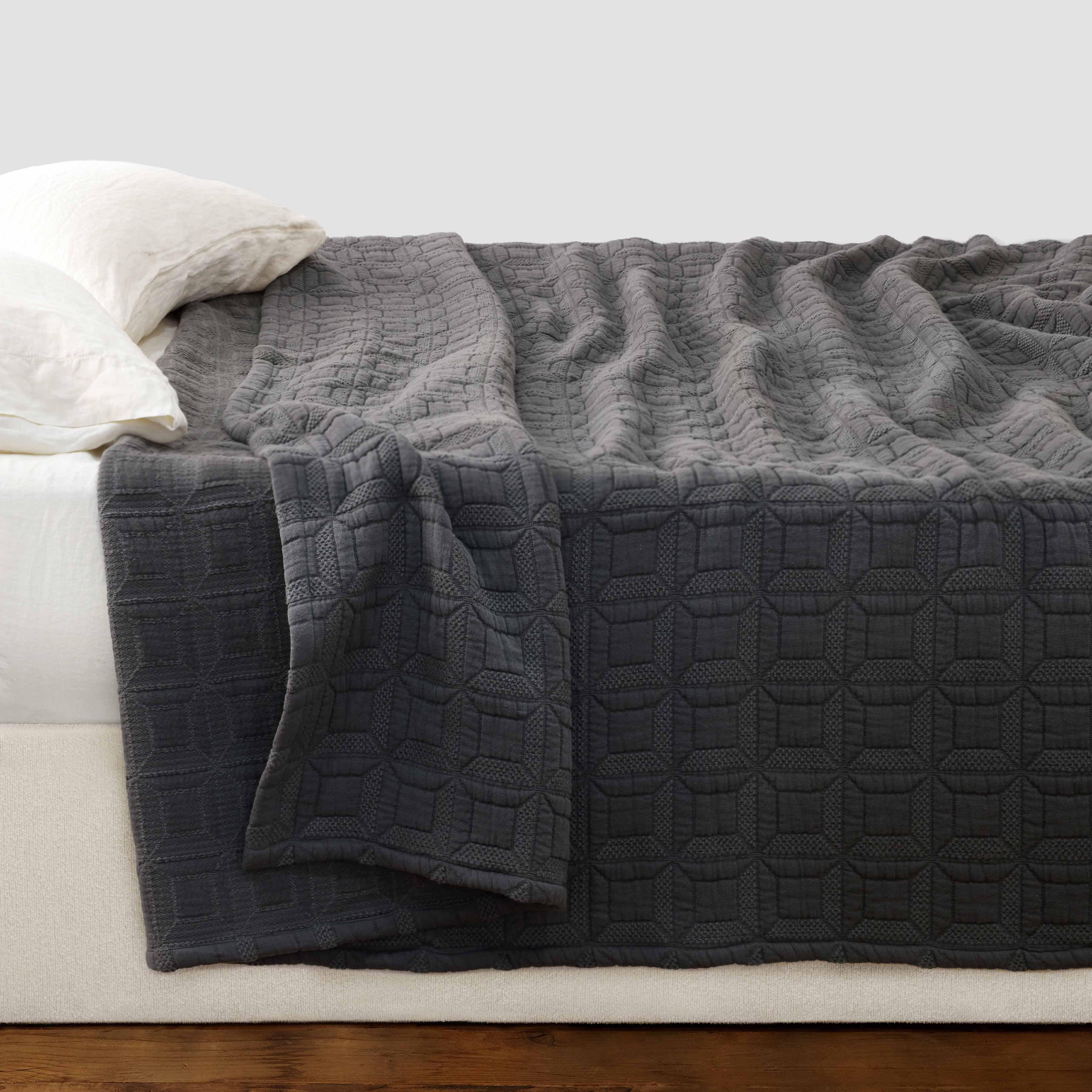 Modern Soft Cotton Bed Quilt - Image 9