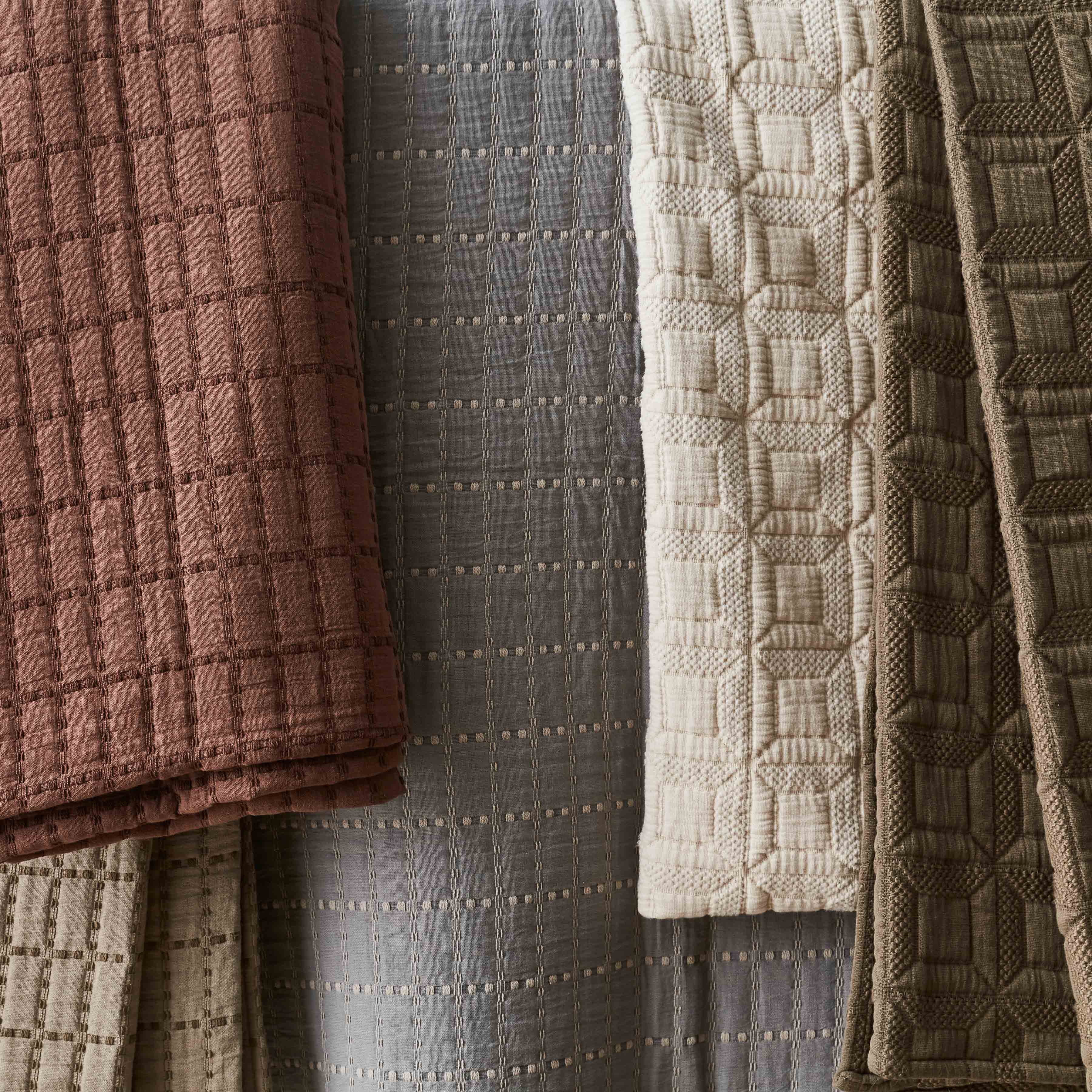 Modern Soft Cotton Bed Quilt - Image 7
