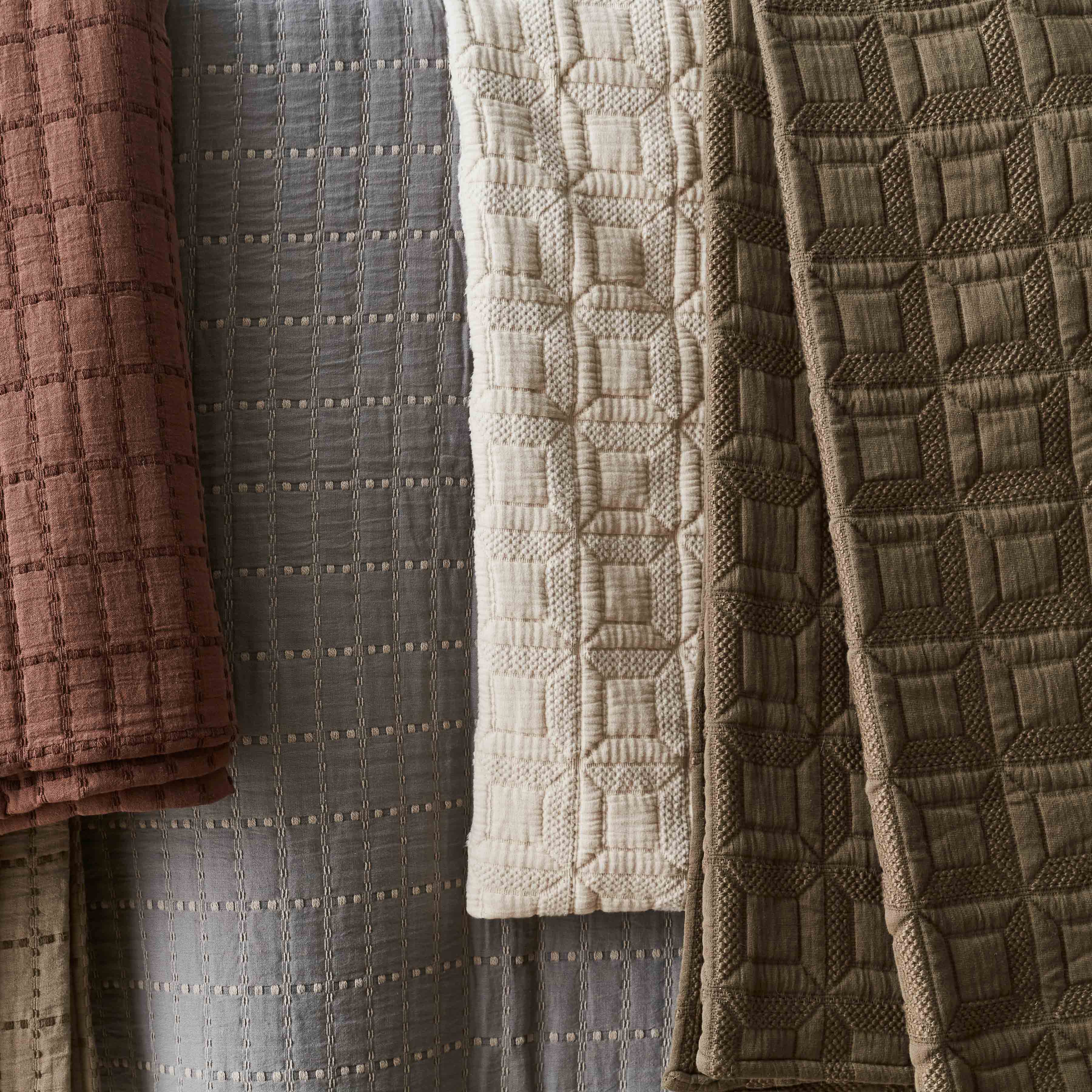Modern Soft Cotton Bed Quilt - Image 2
