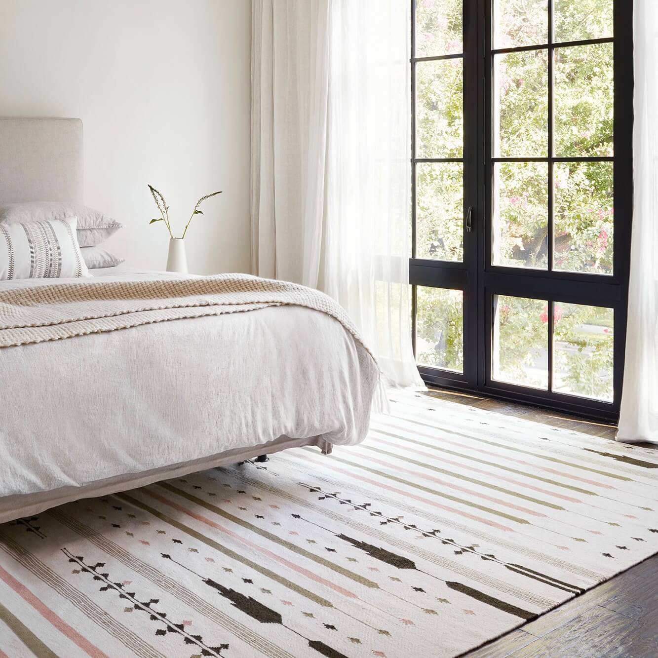 Stonewashed Linen Sham Set in Blue - Image 37