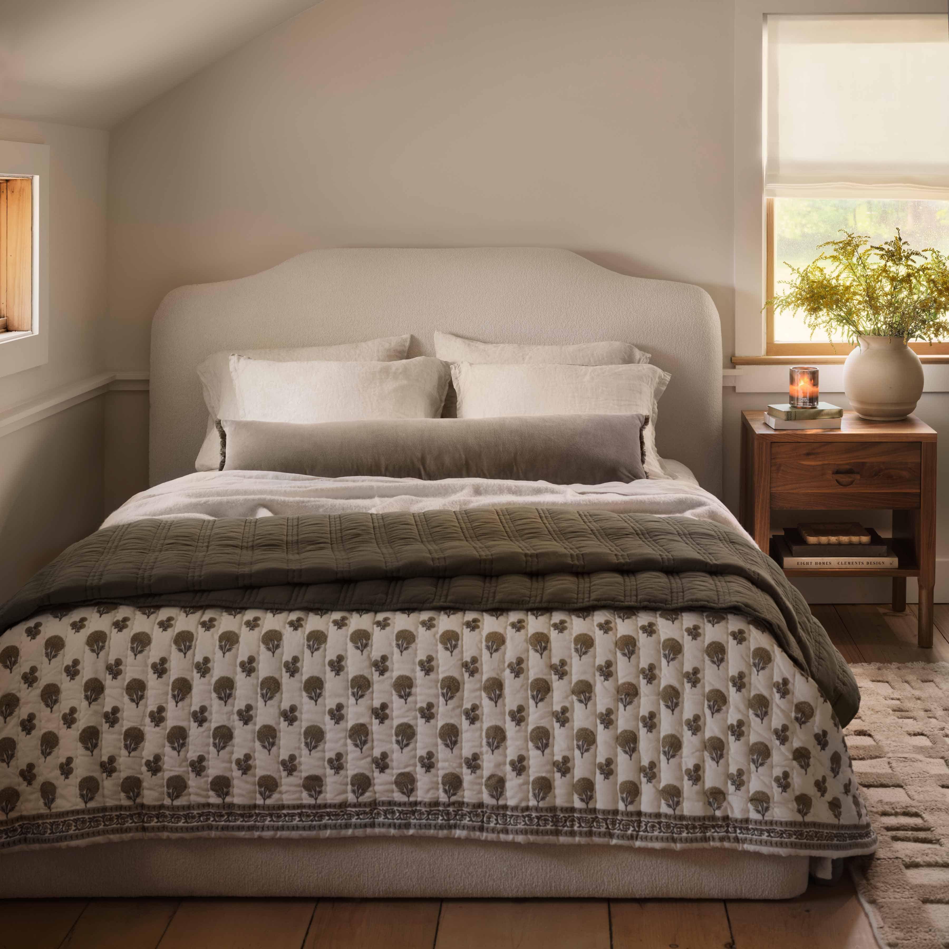 Minimal Soft Woven Bed Quilt - Image 4