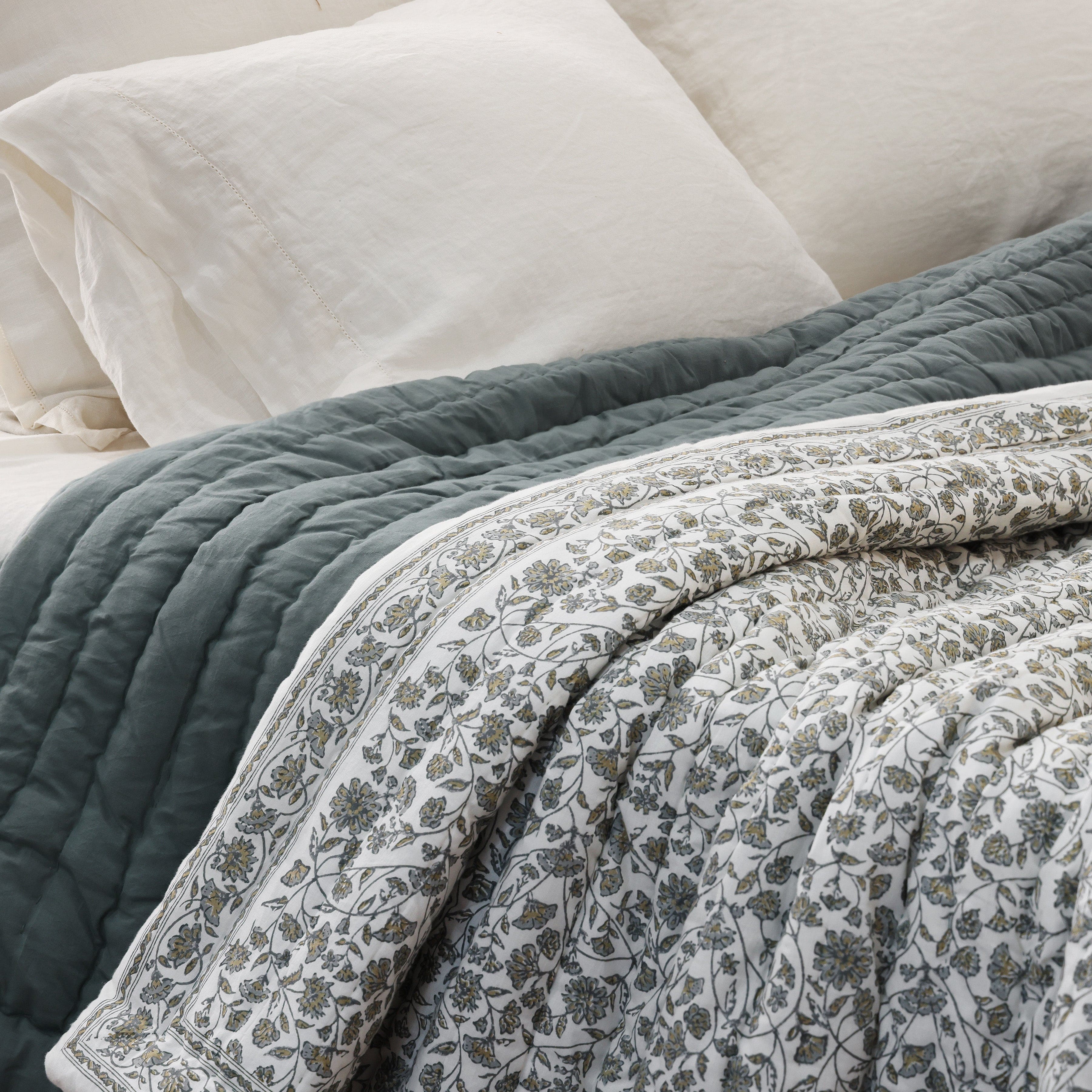 Soft Woven Bed Quilt in Sand - Image 3