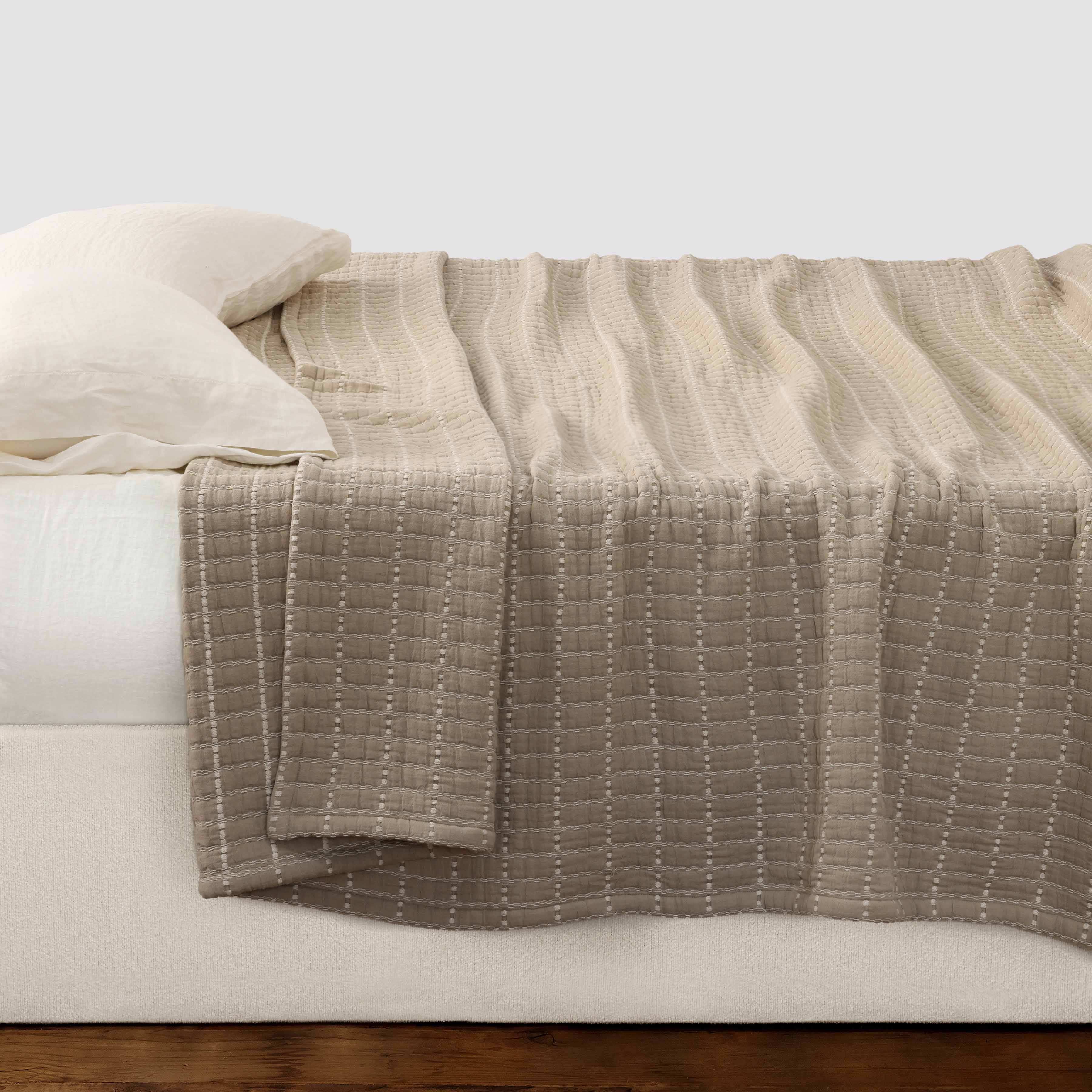 Modern Coastal Cotton Bed Quilt - Image 18