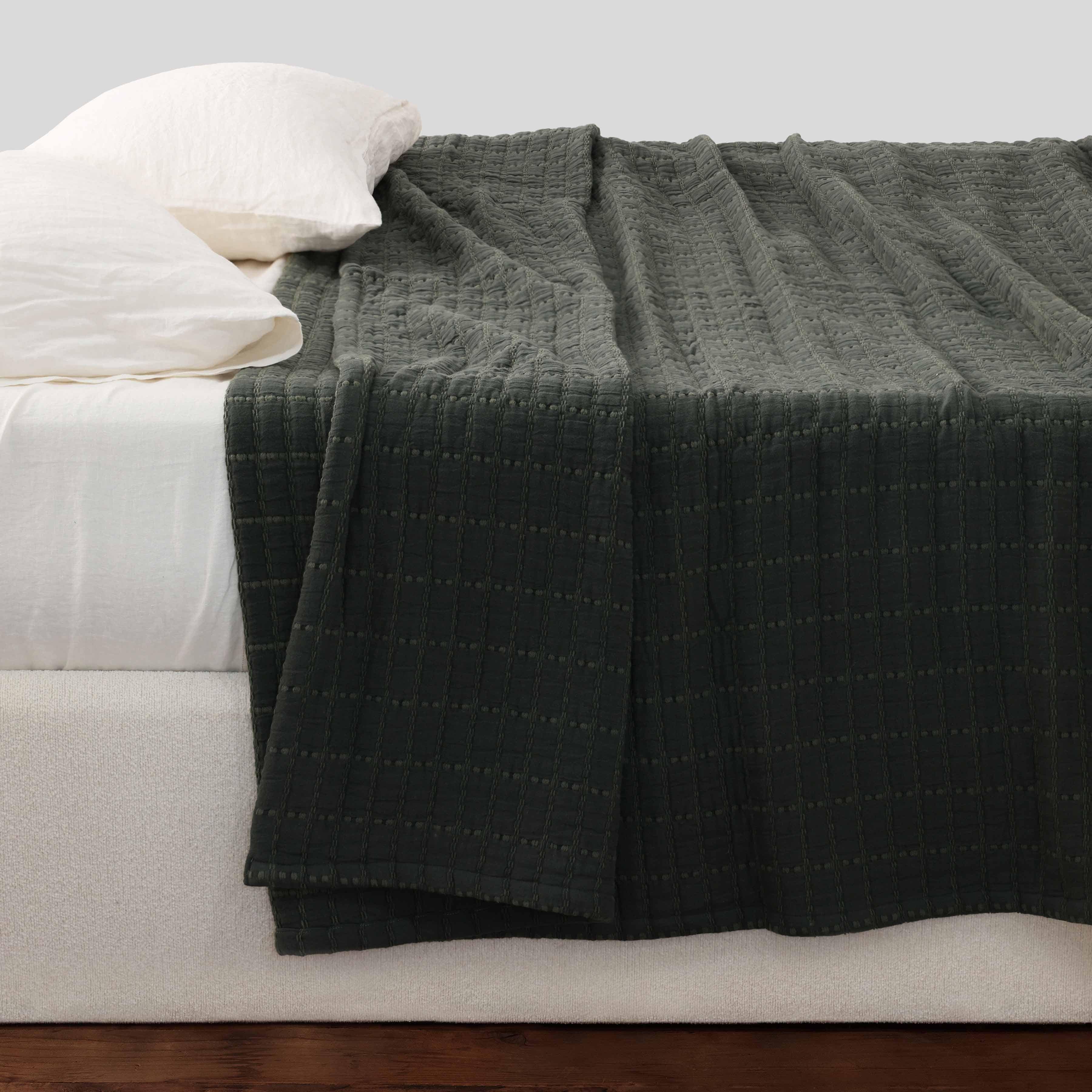 Modern Coastal Cotton Bed Quilt - Image 17