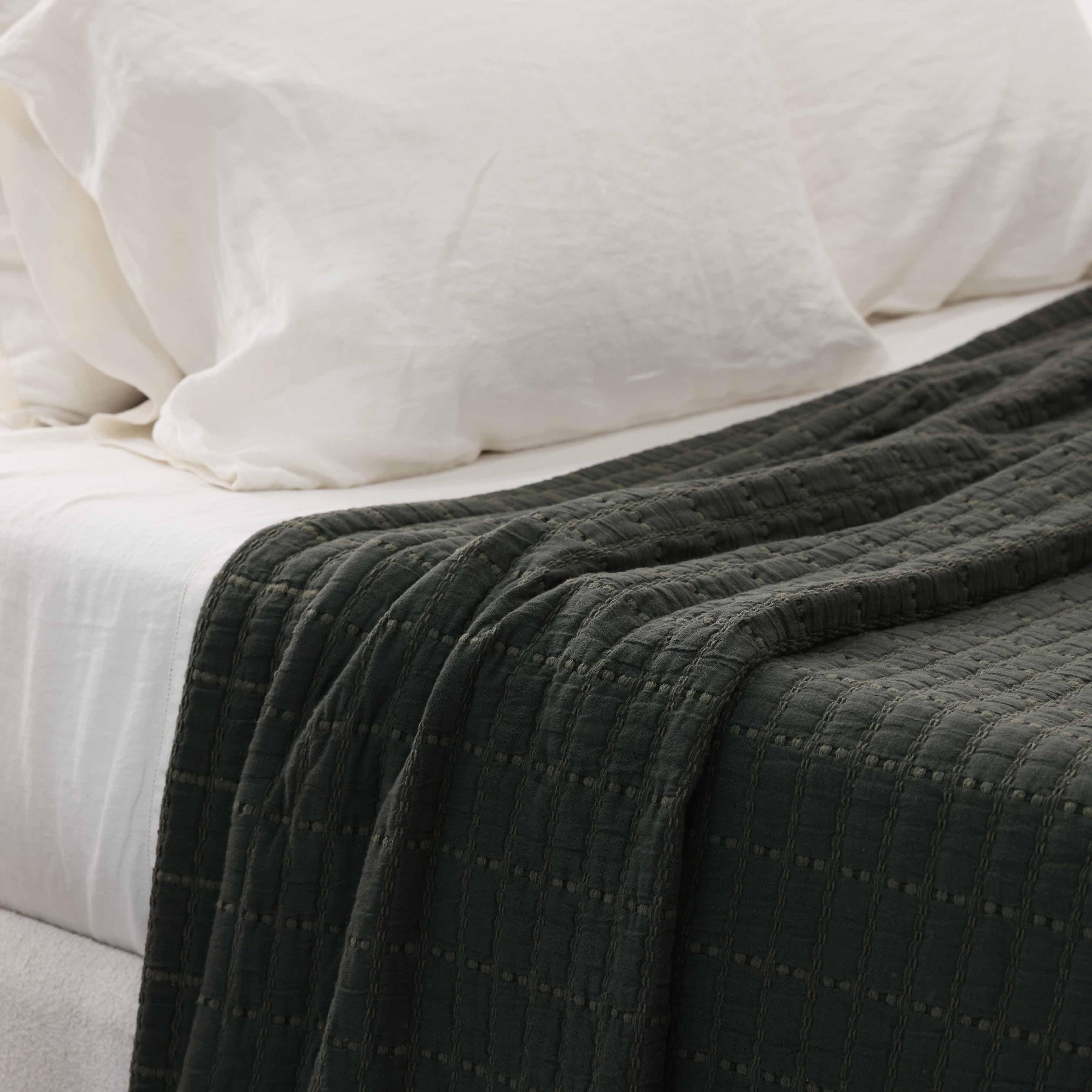 Modern Coastal Cotton Bed Quilt - Image 20