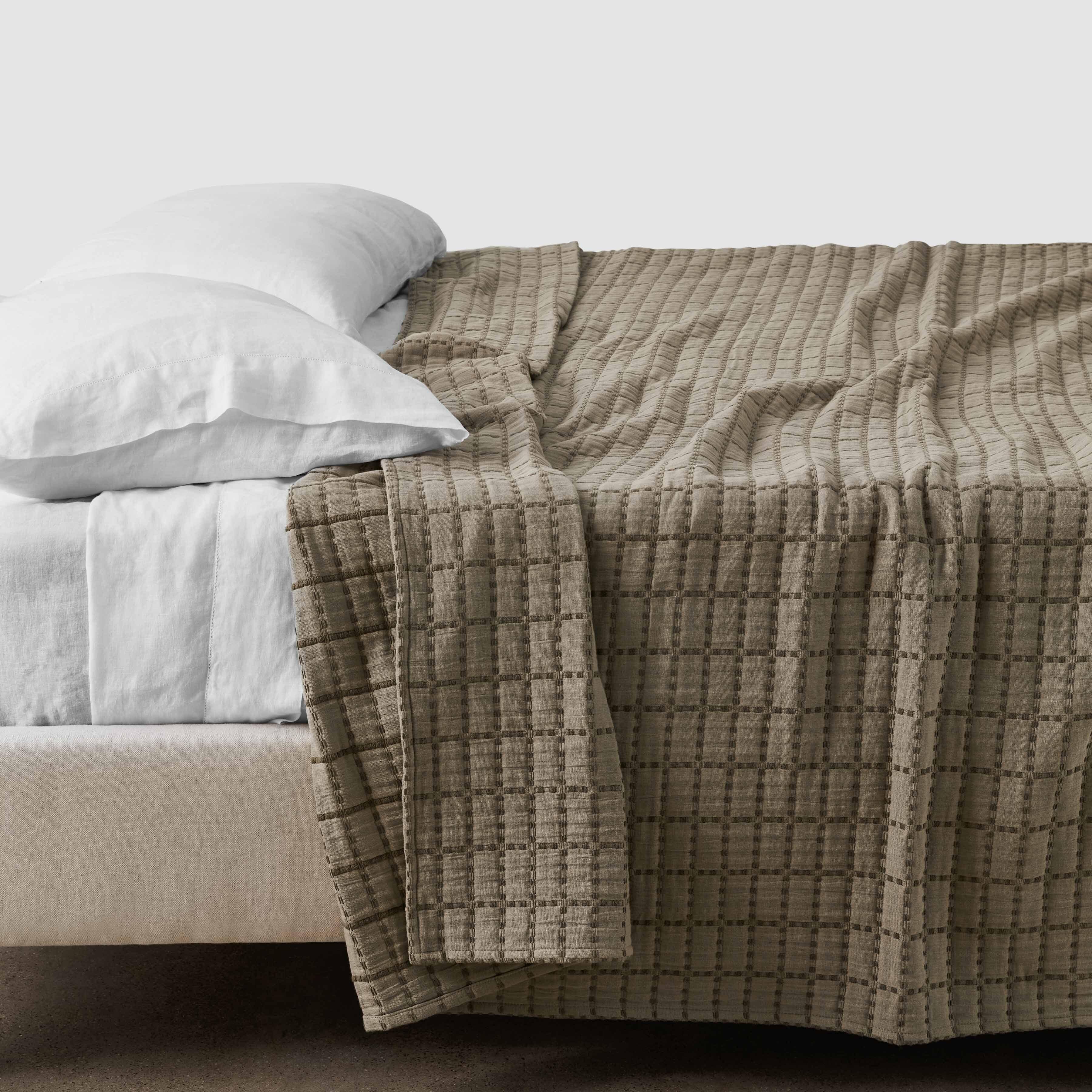 Modern Coastal Cotton Bed Quilt - Image 6