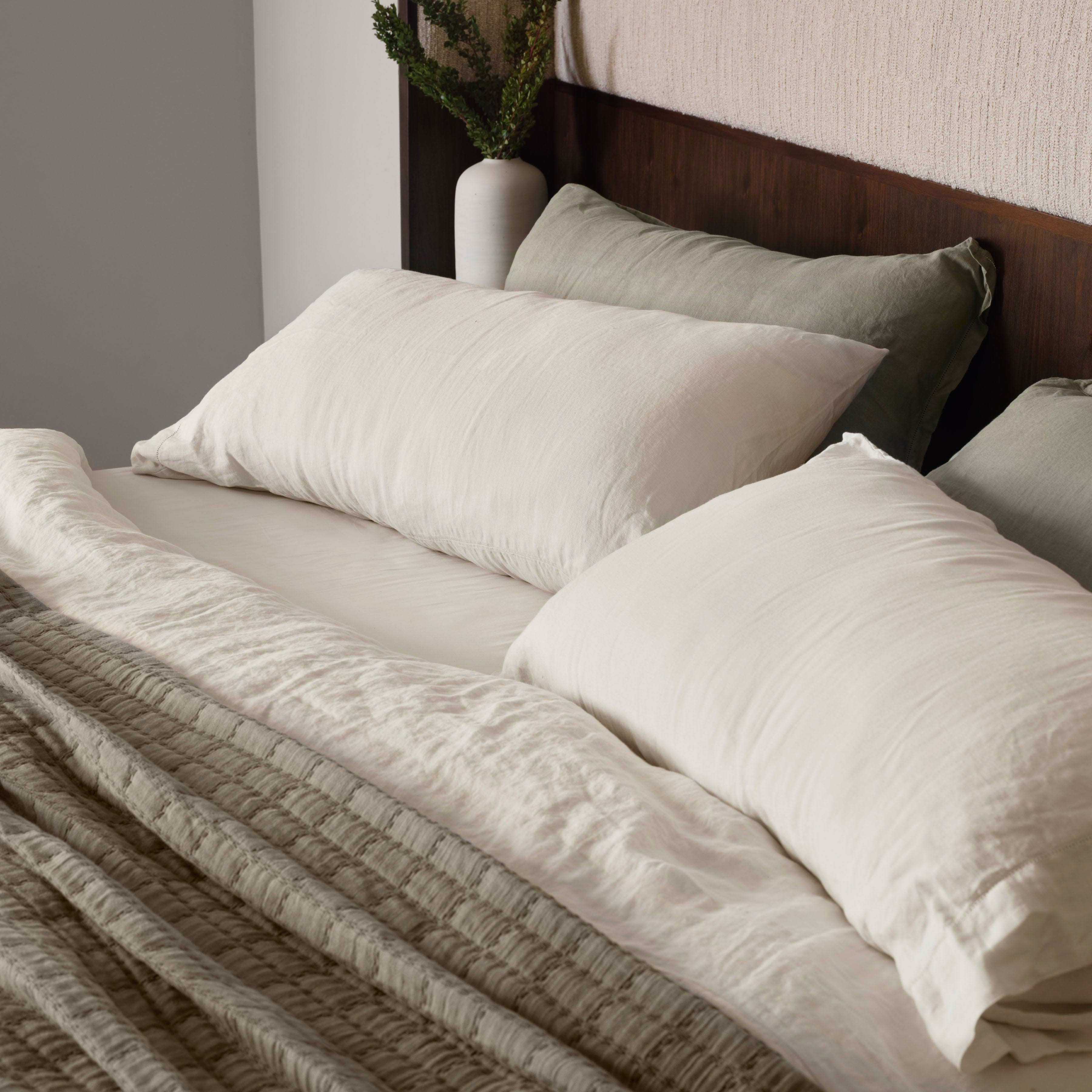 Modern Coastal Cotton Bed Quilt - Image 9