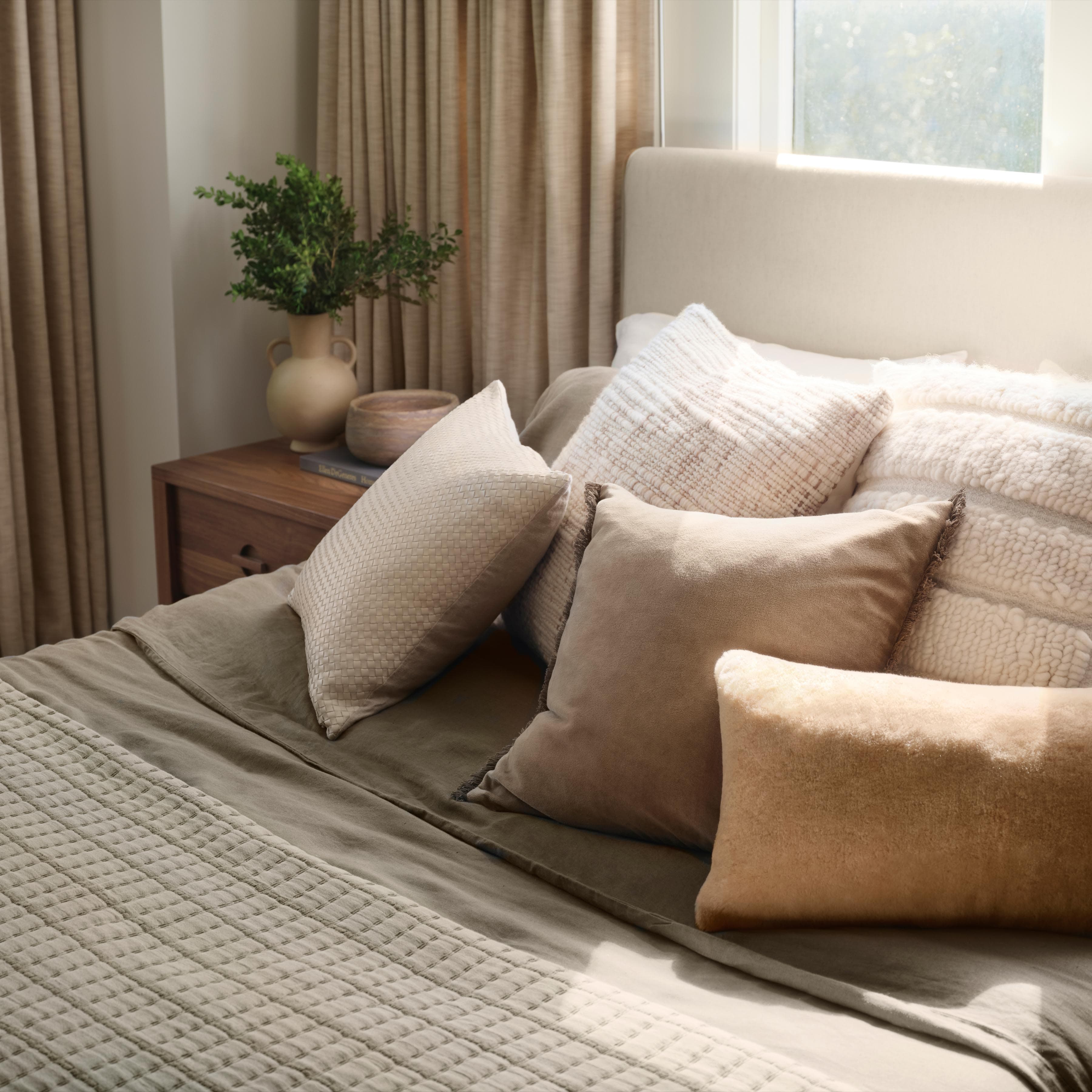 Modern Coastal Cotton Bed Quilt - Image 11