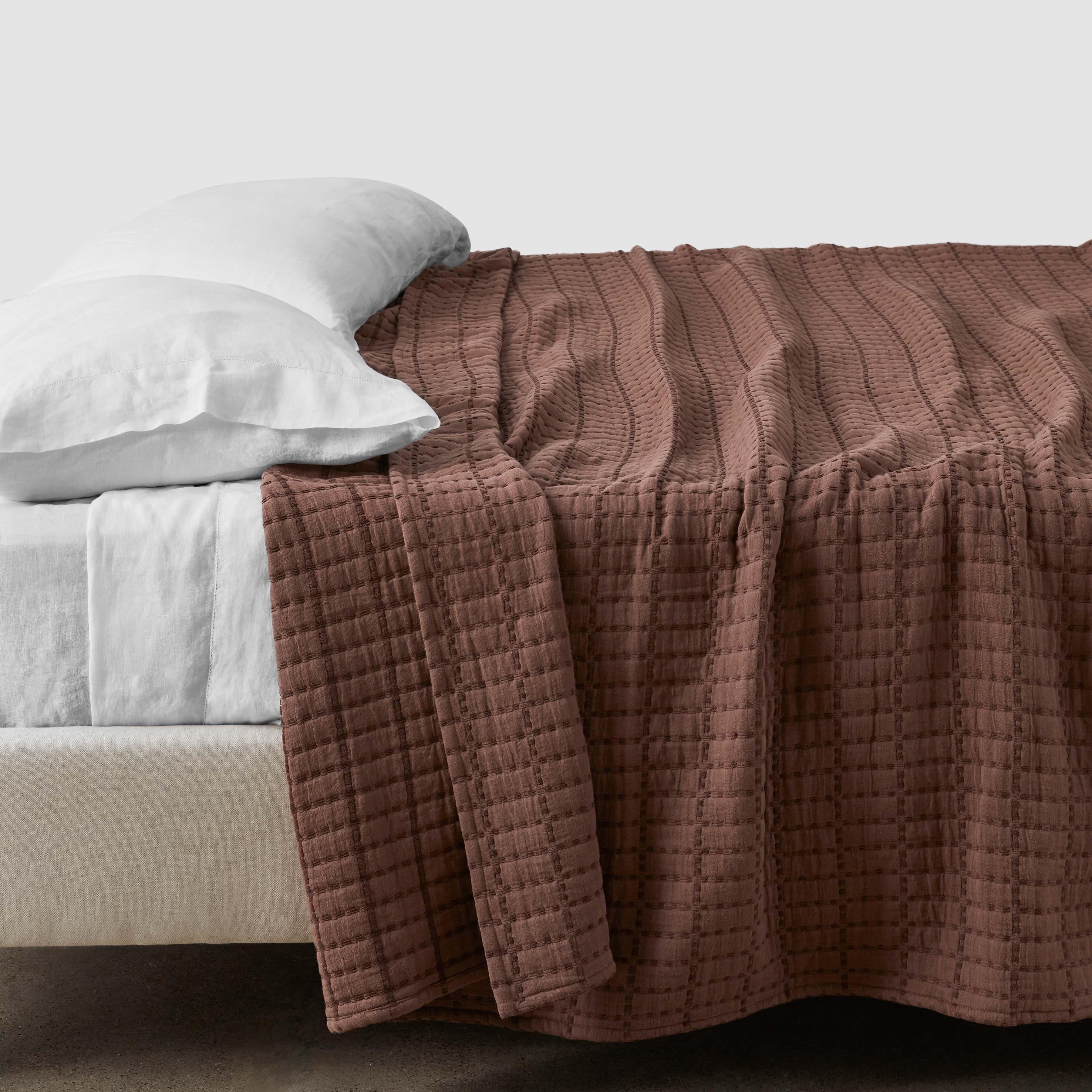 Modern Coastal Cotton Bed Quilt - Image 13