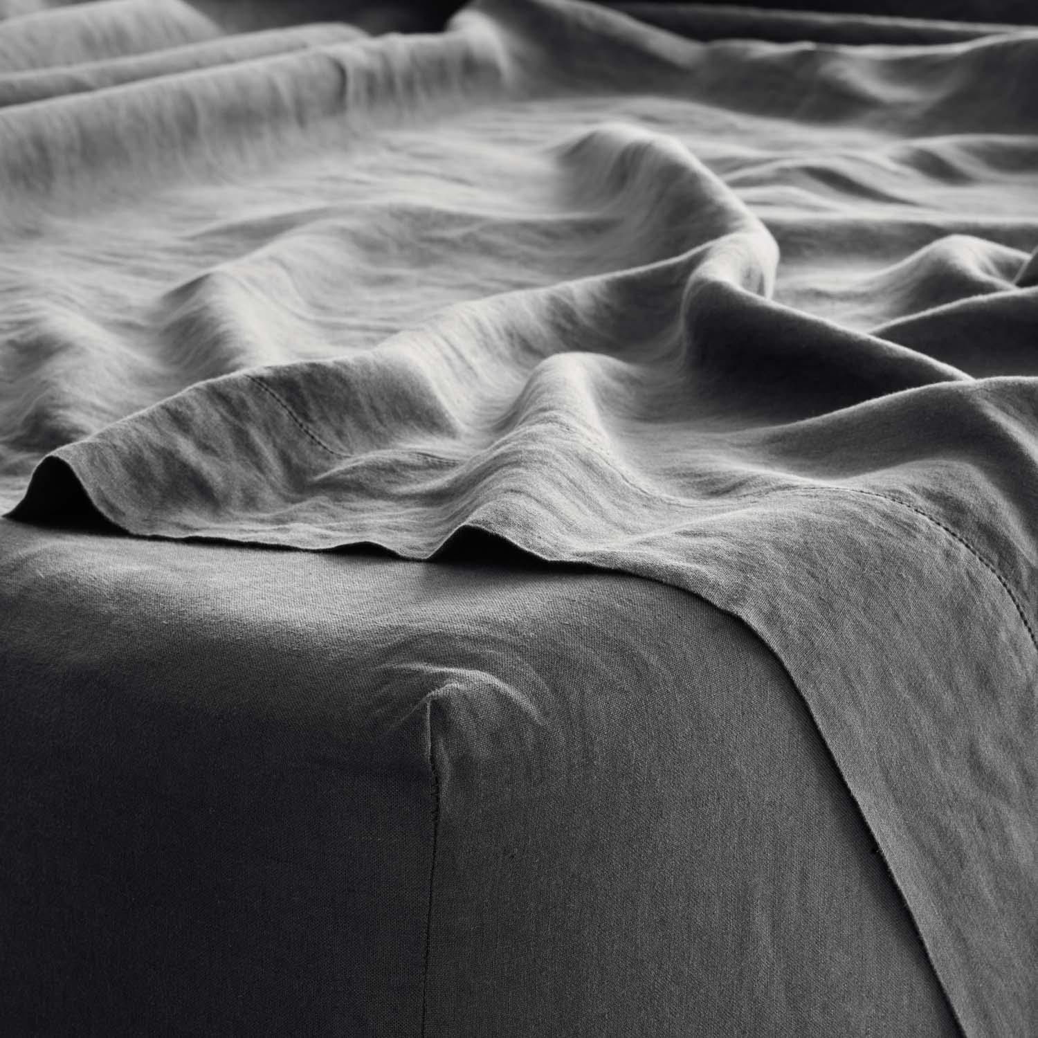 Stonewashed Linen Bedding Bundle in Green - Image 47