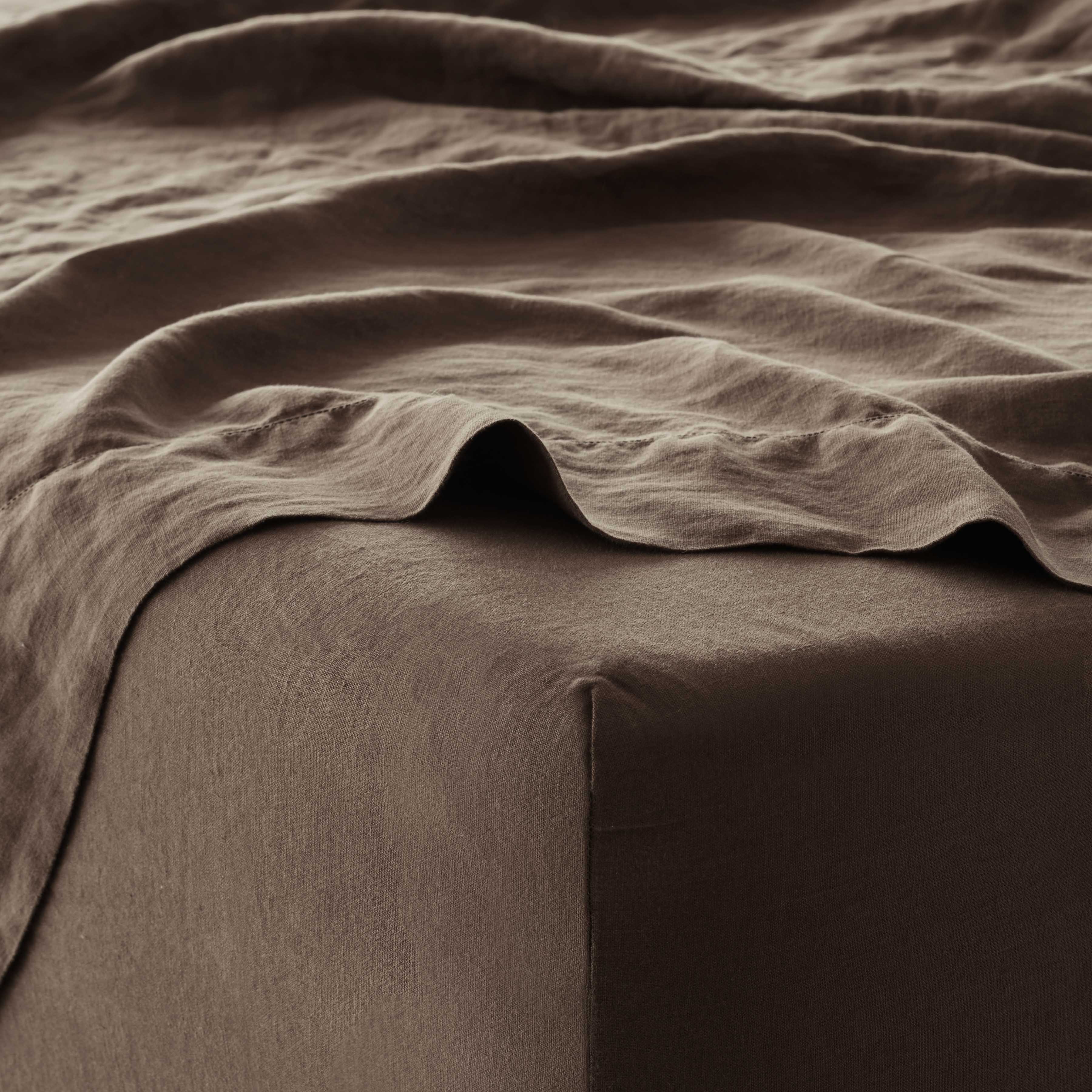 Stonewashed Linen Bedding Bundle in Green - Image 117
