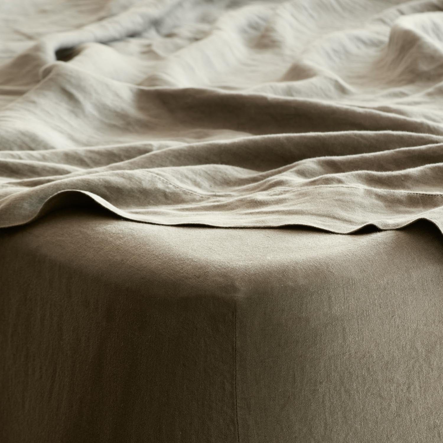 Stonewashed Linen Bedding Bundle in Green - Image 55