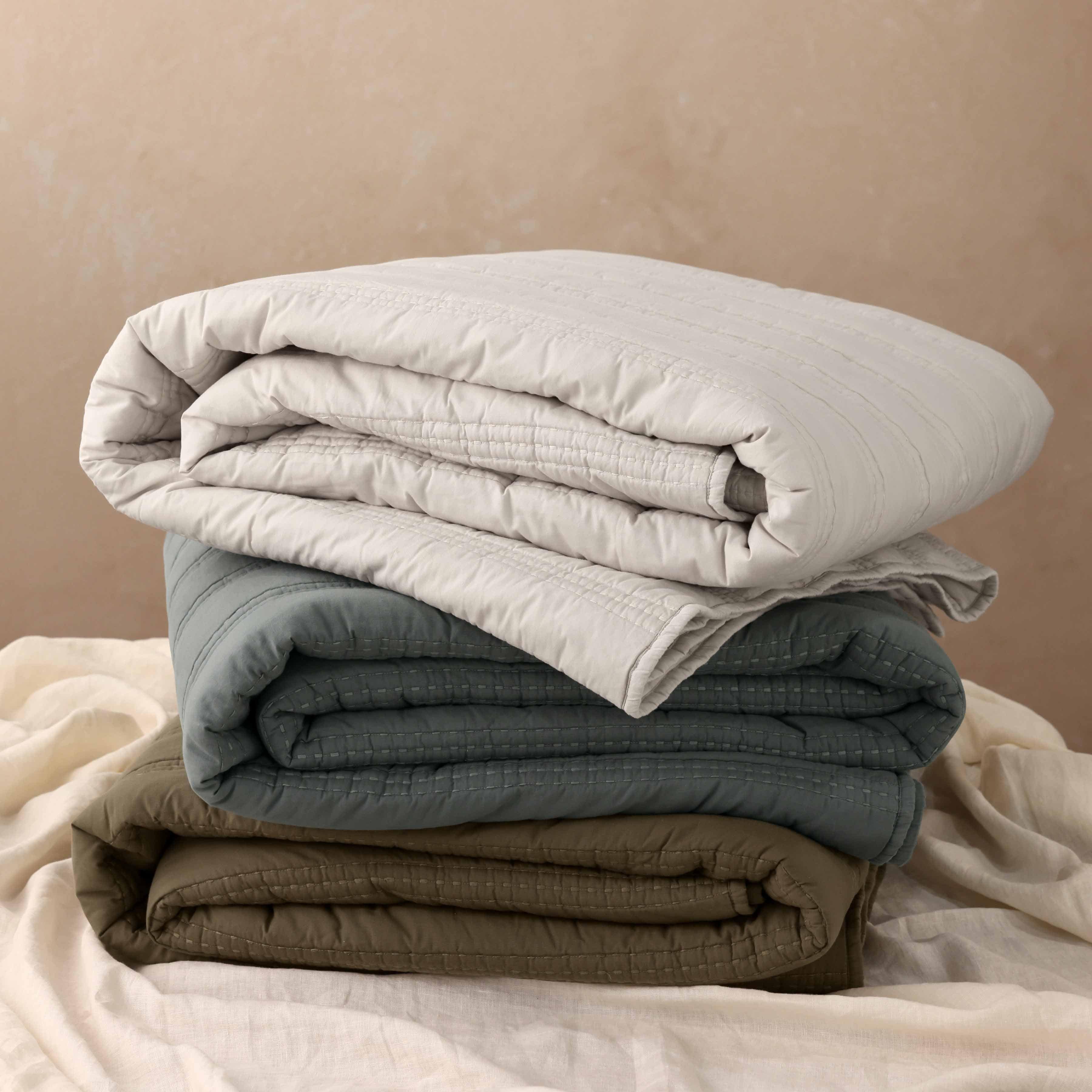 Organic Cotton Percale Bed Quilt in Blue - Image 12